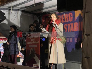 Solidarität statt Hetze | Thomas F / R-mediabase | <a href=/confor2/?bld=91277&t=d&pst=91257&aid=622&dc=0810&i1=Thomas%20F%20/%20R-mediabase><strong>Download Bild 91277...</strong></a> |