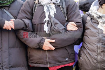 Demonstration zu den Gräbern von Liebknecht und Luxemburg, Berlin, 12. Januar 2025 | Bitzel / R-mediabase | <a href=/confor2/?bld=90717&t=d&pst=90680&aid=70&dc=1954&i1=Bitzel%20/%20R-mediabase><strong>Download Bild 90717...</strong></a> |