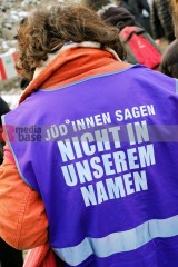 Demonstration zu den Gräbern von Liebknecht und Luxemburg, Berlin, 12. Januar 2025 | Bitzel / R-mediabase | <a href=/confor2/?bld=90733&t=d&pst=90680&aid=70&dc=1954&i1=Bitzel%20/%20R-mediabase><strong>Download Bild 90733...</strong></a> |