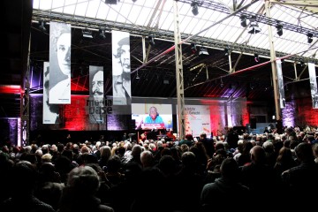 Das letzte Gefecht – 30. Internationale Rosa-Luxemburg-Konferenz | Ingo Müller / R-mediabase | <a href=/confor2/?bld=90264&t=d&pst=90252&aid=658&dc=1114&i1=Ingo%20Müller%20/%20R-mediabase><strong>Download Bild 90264...</strong></a>  |