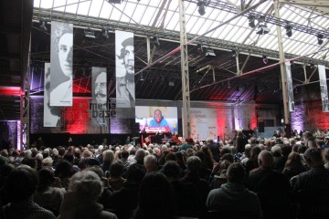 Das letzte Gefecht – 30. Internationale Rosa-Luxemburg-Konferenz | Ingo Müller / R-mediabase | <a href=/confor2/?bld=90265&t=d&pst=90252&aid=658&dc=1114&i1=Ingo%20Müller%20/%20R-mediabase><strong>Download Bild 90265...</strong></a>  |