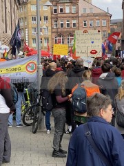 Gegendemo zu Bayerischer Demo pro Deutschland von Team Menschenrechte in Nürnberg | Thomas F / R-mediabase | <a href=/confor2/?bld=92457&t=d&pst=92453&aid=622&dc=2038&i1=Thomas%20F%20/%20R-mediabase><strong>Download Bild 92457...</strong></a>  |