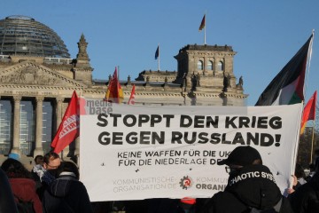 Aktionstage gegen Grundgesetzänderung für Aufrüstung 20.03.2025 | Rudi Denner/R-mediabase | <a href=/confor2/?bld=92440&t=d&pst=92450&aid=86&dc=1832&i1=Rudi%20Denner/R-mediabase><strong>Download Bild 92440...</strong></a> |