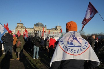 Aktionstage gegen Grundgesetzänderung für Aufrüstung 20.03.2025 | Rudi Denner/R-mediabase | <a href=/confor2/?bld=92442&t=d&pst=92450&aid=86&dc=1842&i1=Rudi%20Denner/R-mediabase><strong>Download Bild 92442...</strong></a> |