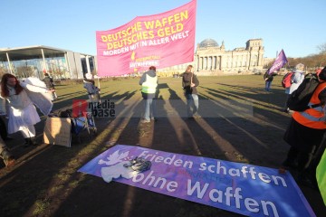 Aktionstage gegen Grundgesetzänderung für Aufrüstung 20.03.2025 | Rudi Denner/R-mediabase | <a href=/confor2/?bld=92444&t=d&pst=92450&aid=86&dc=1846&i1=Rudi%20Denner/R-mediabase><strong>Download Bild 92444...</strong></a> |