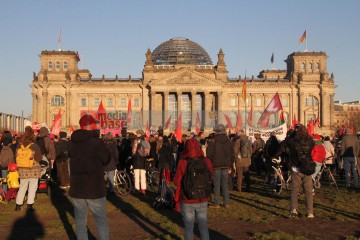 Aktionstage gegen Grundgesetzänderung für Aufrüstung 20.03.2025 | Rudi Denner/R-mediabase | <a href=/confor2/?bld=92448&t=d&pst=92450&aid=86&dc=1859&i1=Rudi%20Denner/R-mediabase><strong>Download Bild 92448...</strong></a> |