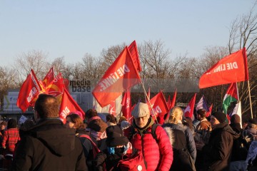 Aktionstage gegen Grundgesetzänderung für Aufrüstung 20.03.2025 | Rudi Denner/R-mediabase | <a href=/confor2/?bld=92449&t=d&pst=92450&aid=86&dc=1900&i1=Rudi%20Denner/R-mediabase><strong>Download Bild 92449...</strong></a> |