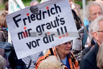 Ostermarsch in Dortmund am Ostermontag, 21.4.2025 | Bitzel / R-mediabase | <a href=/confor2/?bld=93383&t=d&pst=93374&aid=70&dc=0922&i1=Bitzel%20/%20R-mediabase><strong>Download Bild 93383...</strong></a>  |