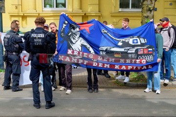 Ostermarsch in Dortmund am Ostermontag, 21.4.2025 | Bitzel / R-mediabase | <a href=/confor2/?bld=93391&t=d&pst=93374&aid=70&dc=0923&i1=Bitzel%20/%20R-mediabase><strong>Download Bild 93391...</strong></a>  |