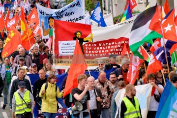 Ostermarsch in Dortmund am Ostermontag, 21.4.2025 | Bitzel / R-mediabase | <a href=/confor2/?bld=93400&t=d&pst=93374&aid=70&dc=0923&i1=Bitzel%20/%20R-mediabase><strong>Download Bild 93400...</strong></a>  |