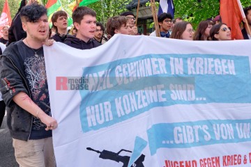 Ostermarsch in Dortmund am Ostermontag, 21.4.2025 | Bitzel / R-mediabase | <a href=/confor2/?bld=93402&t=d&pst=93374&aid=70&dc=0923&i1=Bitzel%20/%20R-mediabase><strong>Download Bild 93402...</strong></a>  |