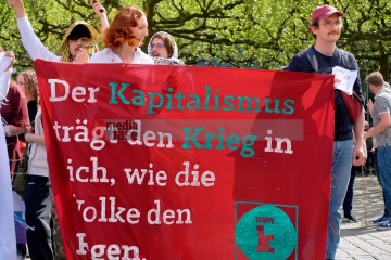 Ostermarsch in Dortmund am Ostermontag, 21.4.2025 | Bitzel / R-mediabase | <a href=/confor2/?bld=93405&t=d&pst=93374&aid=70&dc=0923&i1=Bitzel%20/%20R-mediabase><strong>Download Bild 93405...</strong></a>  |