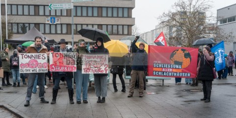 © 2025 These images are freely usable for all purposes aligned with the spirit and intentions of the original event, as well as for personal, non-commercial use. This includes, but is not limited to, personal social media profiles. Any use contradicting or diverging from the event's intentions is not permitted. | Stephan Gelenscher / R-mediabase | <a href=/confor2/?bld=92837&t=d&pst=92833&aid=797&dc=0932&i1=Stephan%20Gelenscher%20/%20R-mediabase><strong>Download Bild 92837...</strong></a>  |