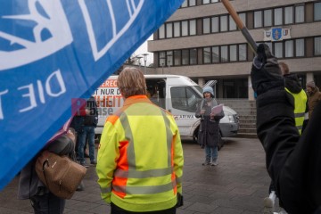 © 2025 These images are freely usable for all purposes aligned with the spirit and intentions of the original event, as well as for personal, non-commercial use. This includes, but is not limited to, personal social media profiles. Any use contradicting or diverging from the event's intentions is not permitted. | Stephan Gelenscher / R-mediabase | <a href=/confor2/?bld=92842&t=d&pst=92833&aid=797&dc=0932&i1=Stephan%20Gelenscher%20/%20R-mediabase><strong>Download Bild 92842...</strong></a>  |