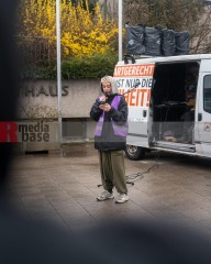 © 2025 These images are freely usable for all purposes aligned with the spirit and intentions of the original event, as well as for personal, non-commercial use. This includes, but is not limited to, personal social media profiles. Any use contradicting or diverging from the event's intentions is not permitted. | Stephan Gelenscher / R-mediabase | <a href=/confor2/?bld=92845&t=d&pst=92833&aid=797&dc=0932&i1=Stephan%20Gelenscher%20/%20R-mediabase><strong>Download Bild 92845...</strong></a>  |