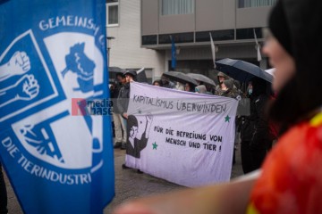 © 2025 These images are freely usable for all purposes aligned with the spirit and intentions of the original event, as well as for personal, non-commercial use. This includes, but is not limited to, personal social media profiles. Any use contradicting or diverging from the event's intentions is not permitted. | Stephan Gelenscher / R-mediabase | <a href=/confor2/?bld=92856&t=d&pst=92833&aid=797&dc=0932&i1=Stephan%20Gelenscher%20/%20R-mediabase><strong>Download Bild 92856...</strong></a>  |