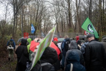 © 2025 These images are freely usable for all purposes aligned with the spirit and intentions of the original event, as well as for personal, non-commercial use. This includes, but is not limited to, personal social media profiles. Any use contradicting or diverging from the event's intentions is not permitted. | Stephan Gelenscher / R-mediabase | <a href=/confor2/?bld=92874&t=d&pst=92833&aid=797&dc=0932&i1=Stephan%20Gelenscher%20/%20R-mediabase><strong>Download Bild 92874...</strong></a>  |