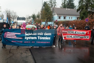 © 2025 These images are freely usable for all purposes aligned with the spirit and intentions of the original event, as well as for personal, non-commercial use. This includes, but is not limited to, personal social media profiles. Any use contradicting or diverging from the event's intentions is not permitted. | Stephan Gelenscher / R-mediabase | <a href=/confor2/?bld=92884&t=d&pst=92833&aid=797&dc=0932&i1=Stephan%20Gelenscher%20/%20R-mediabase><strong>Download Bild 92884...</strong></a>  |