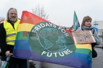 © 2025 These images are freely usable for all purposes aligned with the spirit and intentions of the original event, as well as for personal, non-commercial use. This includes, but is not limited to, personal social media profiles. Any use contradicting or diverging from the event's intentions is not permitted. | Stephan Gelenscher / R-mediabase | <a href=/confor2/?bld=92887&t=d&pst=92833&aid=797&dc=0933&i1=Stephan%20Gelenscher%20/%20R-mediabase><strong>Download Bild 92887...</strong></a>  |