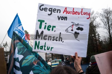 © 2025 These images are freely usable for all purposes aligned with the spirit and intentions of the original event, as well as for personal, non-commercial use. This includes, but is not limited to, personal social media profiles. Any use contradicting or diverging from the event's intentions is not permitted. | Stephan Gelenscher / R-mediabase | <a href=/confor2/?bld=92891&t=d&pst=92833&aid=797&dc=0933&i1=Stephan%20Gelenscher%20/%20R-mediabase><strong>Download Bild 92891...</strong></a>  |