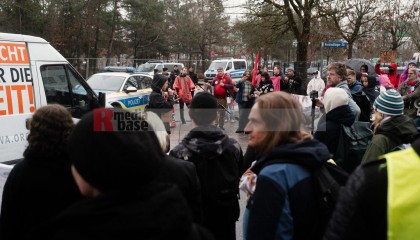 © 2025 These images are freely usable for all purposes aligned with the spirit and intentions of the original event, as well as for personal, non-commercial use. This includes, but is not limited to, personal social media profiles. Any use contradicting or diverging from the event's intentions is not permitted. | Stephan Gelenscher / R-mediabase | <a href=/confor2/?bld=92903&t=d&pst=92833&aid=797&dc=0933&i1=Stephan%20Gelenscher%20/%20R-mediabase><strong>Download Bild 92903...</strong></a>  |