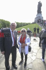 80. Jahrestag der Befreiung – Gedenken am sowjetischen Ehrenmal im Treptower Park | Rudi Denner/R-mediabase / R-mediabase | <a href=/confor2/?bld=94377&t=d&pst=94374&aid=86&dc=1342&i1=Rudi%20Denner/R-mediabase%20/%20R-mediabase><strong>Download Bild 94377...</strong></a>  |