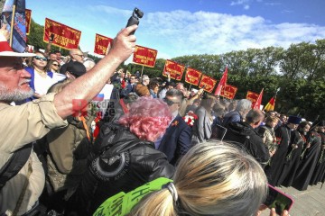 80. Jahrestag der Befreiung – Gedenken am sowjetischen Ehrenmal im Treptower Park | Rudi Denner/R-mediabase / R-mediabase | <a href=/confor2/?bld=94384&t=d&pst=94374&aid=86&dc=1342&i1=Rudi%20Denner/R-mediabase%20/%20R-mediabase><strong>Download Bild 94384...</strong></a>  |