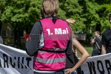 ERSTER Mai 2025 Berlin – „Mach dich stark mit uns“: DGB ruft zur Demo auf | Jens Schulze / R-mediabase | <a href=/confor2/?bld=93883&t=d&pst=93880&aid=146&dc=1829&i1=Jens%20Schulze%20/%20R-mediabase><strong>Download Bild 93883...</strong></a> |