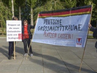 80. Jahrestag der Befreiung – Gedenken am sowjetischen Ehrenmal im Treptower Park | Rudi Denner/R-mediabase / R-mediabase | <a href=/confor2/?bld=94392&t=d&pst=94374&aid=86&dc=1343&i1=Rudi%20Denner/R-mediabase%20/%20R-mediabase><strong>Download Bild 94392...</strong></a>  |