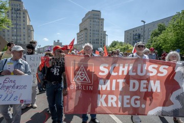 ERSTER Mai 2025 Berlin – „Mach dich stark mit uns“: DGB ruft zur Demo auf | Jens Schulze / R-mediabase | <a href=/confor2/?bld=93965&t=d&pst=93880&aid=146&dc=1834&i1=Jens%20Schulze%20/%20R-mediabase><strong>Download Bild 93965...</strong></a> |