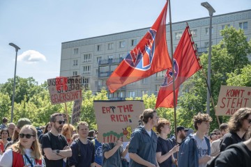 ERSTER Mai 2025 Berlin – „Mach dich stark mit uns“: DGB ruft zur Demo auf | Jens Schulze / R-mediabase | <a href=/confor2/?bld=93927&t=d&pst=93880&aid=146&dc=1831&i1=Jens%20Schulze%20/%20R-mediabase><strong>Download Bild 93927...</strong></a> |