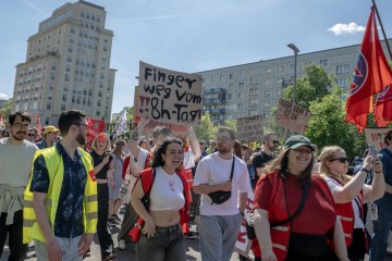 ERSTER Mai 2025 Berlin – „Mach dich stark mit uns“: DGB ruft zur Demo auf | Jens Schulze / R-mediabase | <a href=/confor2/?bld=93928&t=d&pst=93880&aid=146&dc=1831&i1=Jens%20Schulze%20/%20R-mediabase><strong>Download Bild 93928...</strong></a> |