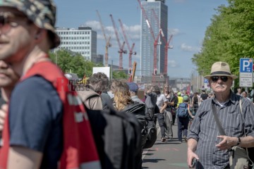 ERSTER Mai 2025 Berlin – „Mach dich stark mit uns“: DGB ruft zur Demo auf | Jens Schulze / R-mediabase | <a href=/confor2/?bld=93930&t=d&pst=93880&aid=146&dc=1832&i1=Jens%20Schulze%20/%20R-mediabase><strong>Download Bild 93930...</strong></a> |