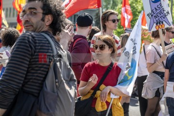 ERSTER Mai 2025 Berlin – „Mach dich stark mit uns“: DGB ruft zur Demo auf | Jens Schulze / R-mediabase | <a href=/confor2/?bld=93932&t=d&pst=93880&aid=146&dc=1832&i1=Jens%20Schulze%20/%20R-mediabase><strong>Download Bild 93932...</strong></a> |