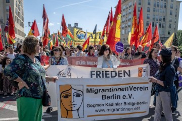 ERSTER Mai 2025 Berlin – „Mach dich stark mit uns“: DGB ruft zur Demo auf | Jens Schulze / R-mediabase | <a href=/confor2/?bld=93934&t=d&pst=93880&aid=146&dc=1832&i1=Jens%20Schulze%20/%20R-mediabase><strong>Download Bild 93934...</strong></a> |