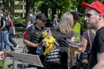 ERSTER Mai 2025 Berlin – „Mach dich stark mit uns“: DGB ruft zur Demo auf | Jens Schulze / R-mediabase | <a href=/confor2/?bld=93936&t=d&pst=93880&aid=146&dc=1832&i1=Jens%20Schulze%20/%20R-mediabase><strong>Download Bild 93936...</strong></a> |