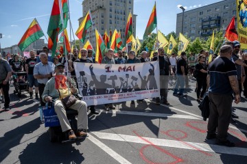 ERSTER Mai 2025 Berlin – „Mach dich stark mit uns“: DGB ruft zur Demo auf | Jens Schulze / R-mediabase | <a href=/confor2/?bld=93939&t=d&pst=93880&aid=146&dc=1832&i1=Jens%20Schulze%20/%20R-mediabase><strong>Download Bild 93939...</strong></a> |
