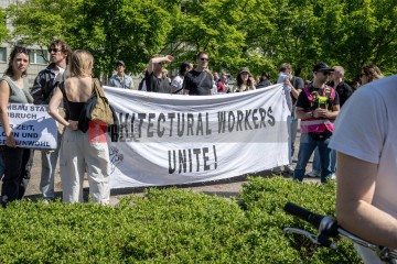 ERSTER Mai 2025 Berlin – „Mach dich stark mit uns“: DGB ruft zur Demo auf | Jens Schulze / R-mediabase | <a href=/confor2/?bld=93940&t=d&pst=93880&aid=146&dc=1832&i1=Jens%20Schulze%20/%20R-mediabase><strong>Download Bild 93940...</strong></a> |