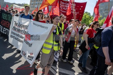 ERSTER Mai 2025 Berlin – „Mach dich stark mit uns“: DGB ruft zur Demo auf | Jens Schulze / R-mediabase | <a href=/confor2/?bld=93944&t=d&pst=93880&aid=146&dc=1832&i1=Jens%20Schulze%20/%20R-mediabase><strong>Download Bild 93944...</strong></a> |