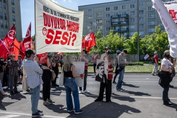 ERSTER Mai 2025 Berlin – „Mach dich stark mit uns“: DGB ruft zur Demo auf | Jens Schulze / R-mediabase | <a href=/confor2/?bld=93945&t=d&pst=93880&aid=146&dc=1832&i1=Jens%20Schulze%20/%20R-mediabase><strong>Download Bild 93945...</strong></a> |