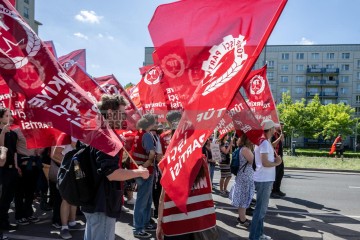 ERSTER Mai 2025 Berlin – „Mach dich stark mit uns“: DGB ruft zur Demo auf | Jens Schulze / R-mediabase | <a href=/confor2/?bld=93946&t=d&pst=93880&aid=146&dc=1833&i1=Jens%20Schulze%20/%20R-mediabase><strong>Download Bild 93946...</strong></a> |