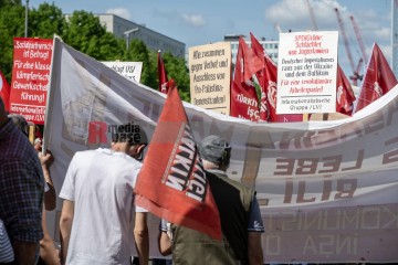ERSTER Mai 2025 Berlin – „Mach dich stark mit uns“: DGB ruft zur Demo auf | Jens Schulze / R-mediabase | <a href=/confor2/?bld=93948&t=d&pst=93880&aid=146&dc=1833&i1=Jens%20Schulze%20/%20R-mediabase><strong>Download Bild 93948...</strong></a> |