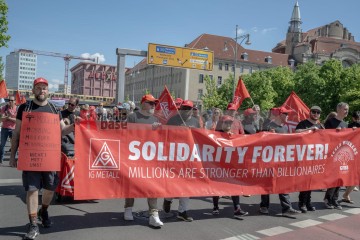 ERSTER Mai 2025 Berlin – „Mach dich stark mit uns“: DGB ruft zur Demo auf | Jens Schulze / R-mediabase | <a href=/confor2/?bld=93956&t=d&pst=93880&aid=146&dc=1833&i1=Jens%20Schulze%20/%20R-mediabase><strong>Download Bild 93956...</strong></a> |
