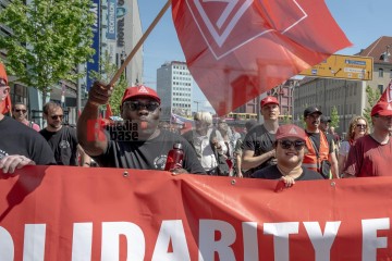 ERSTER Mai 2025 Berlin – „Mach dich stark mit uns“: DGB ruft zur Demo auf | Jens Schulze / R-mediabase | <a href=/confor2/?bld=93973&t=d&pst=93880&aid=146&dc=1834&i1=Jens%20Schulze%20/%20R-mediabase><strong>Download Bild 93973...</strong></a> |
