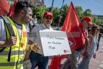 ERSTER Mai 2025 Berlin – „Mach dich stark mit uns“: DGB ruft zur Demo auf | Jens Schulze / R-mediabase | <a href=/confor2/?bld=93970&t=d&pst=93880&aid=146&dc=1834&i1=Jens%20Schulze%20/%20R-mediabase><strong>Download Bild 93970...</strong></a> |