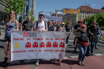 ERSTER Mai 2025 Berlin – „Mach dich stark mit uns“: DGB ruft zur Demo auf | Jens Schulze / R-mediabase | <a href=/confor2/?bld=93959&t=d&pst=93880&aid=146&dc=1833&i1=Jens%20Schulze%20/%20R-mediabase><strong>Download Bild 93959...</strong></a> |