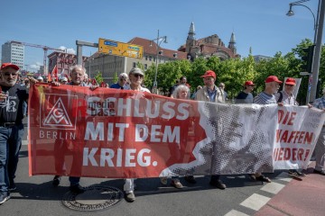 ERSTER Mai 2025 Berlin – „Mach dich stark mit uns“: DGB ruft zur Demo auf | Jens Schulze / R-mediabase | <a href=/confor2/?bld=93961&t=d&pst=93880&aid=146&dc=1834&i1=Jens%20Schulze%20/%20R-mediabase><strong>Download Bild 93961...</strong></a> |