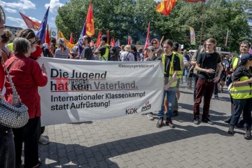 ERSTER Mai 2025 Berlin – „Mach dich stark mit uns“: DGB ruft zur Demo auf | Jens Schulze / R-mediabase | <a href=/confor2/?bld=93963&t=d&pst=93880&aid=146&dc=1834&i1=Jens%20Schulze%20/%20R-mediabase><strong>Download Bild 93963...</strong></a> |