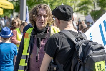ERSTER Mai 2025 Berlin – „Mach dich stark mit uns“: DGB ruft zur Demo auf | Jens Schulze / R-mediabase | <a href=/confor2/?bld=93916&t=d&pst=93880&aid=146&dc=1831&i1=Jens%20Schulze%20/%20R-mediabase><strong>Download Bild 93916...</strong></a> |
