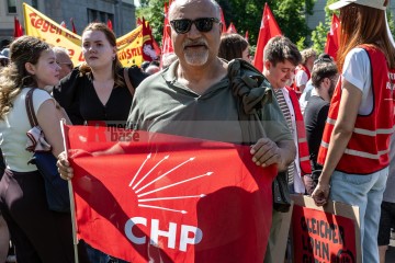 ERSTER Mai 2025 Berlin – „Mach dich stark mit uns“: DGB ruft zur Demo auf | Jens Schulze / R-mediabase | <a href=/confor2/?bld=93896&t=d&pst=93880&aid=146&dc=1830&i1=Jens%20Schulze%20/%20R-mediabase><strong>Download Bild 93896...</strong></a> |